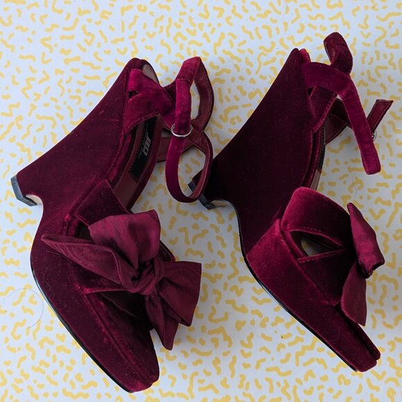 JLo Garnet Red Velvet and Taffeta Bow Platform Wedges 6 - Picture 2 of 5